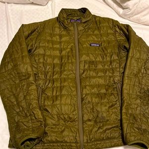 Patagonia jacket. Mens. Size: Medium. Green.